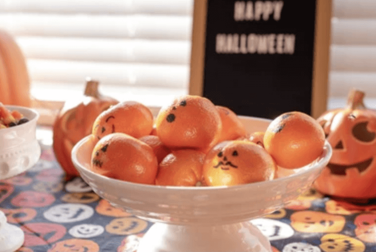 photo of jack-o'-lantern clementines